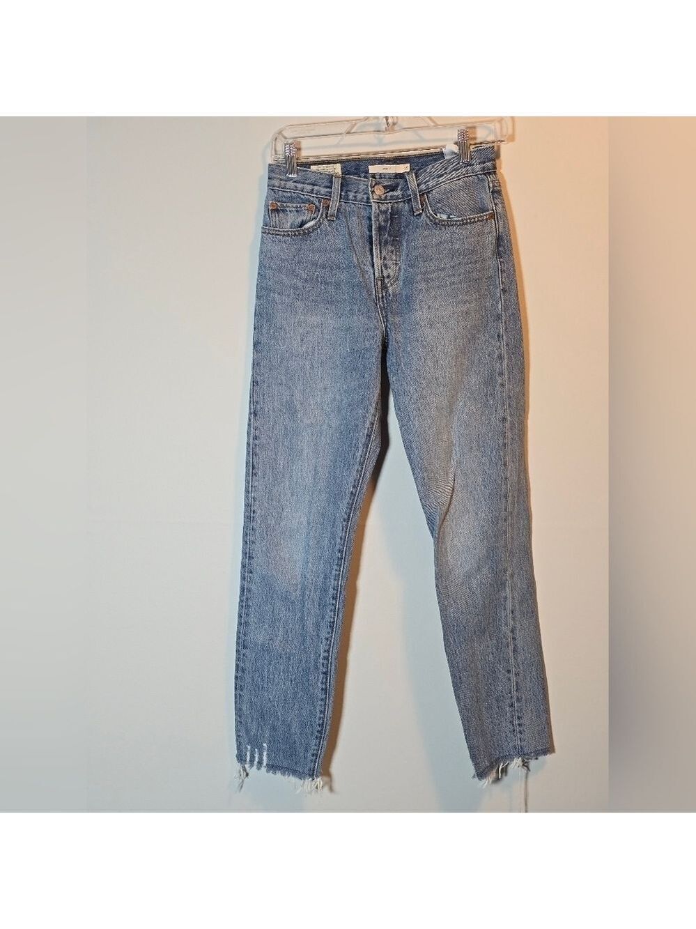 Levi's straight leg wedgie high waisted jeans color light wash size 25